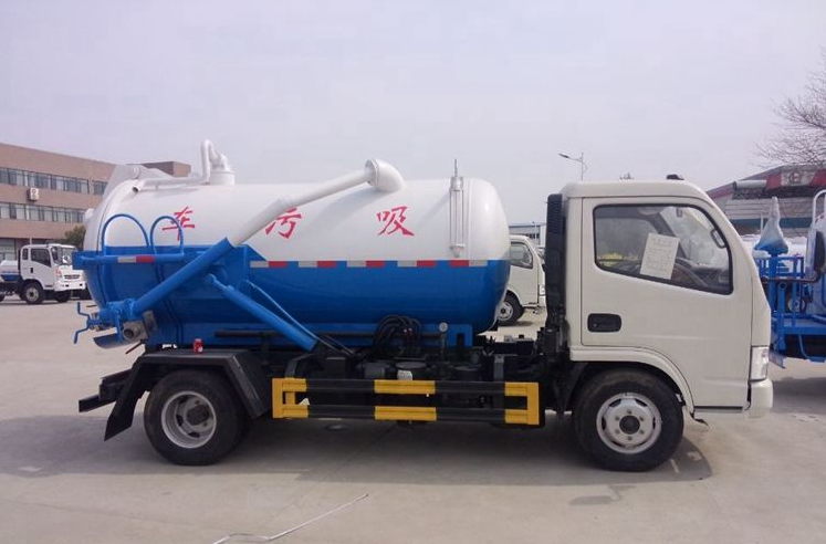 成都客戶(hù)文先生不遠(yuǎn)千里在我程力集團(tuán)訂購(gòu)東風(fēng)小多利卡吸污車(chē)